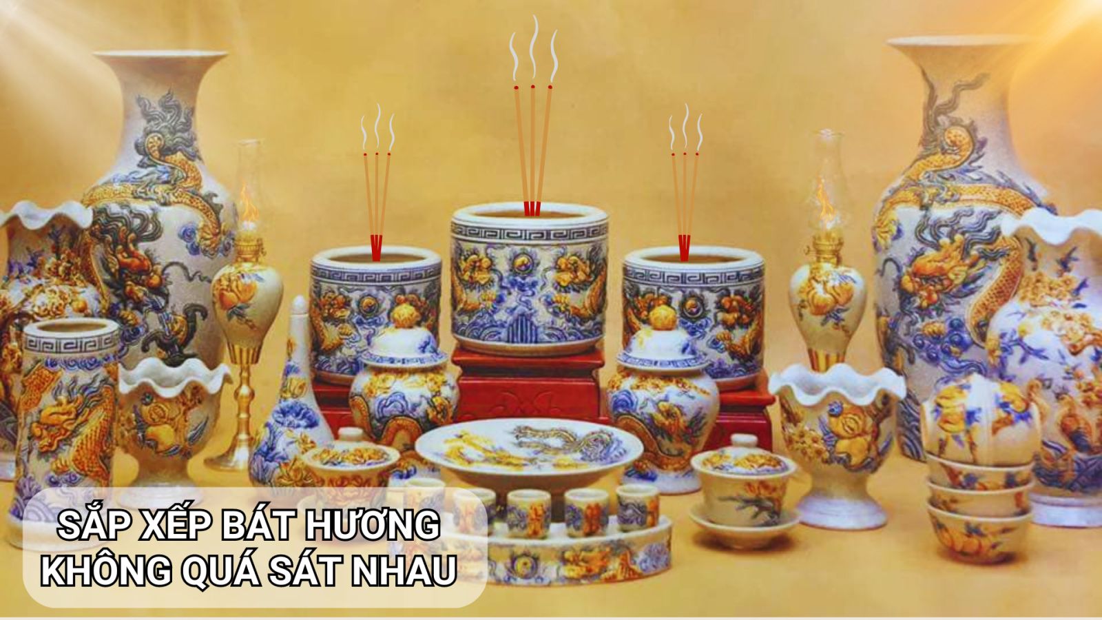 sắp xếp bát hương trên ban thờ không quá sát nhau